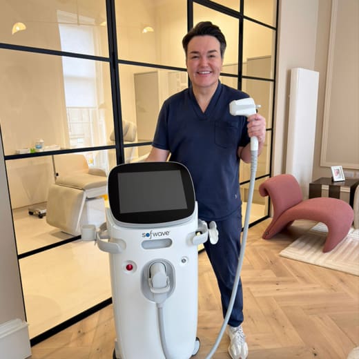 Dr Darren with the Sofwave device